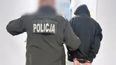 Ostry atak na dworcu w Wejherowie - ślady i monitoring wskazały 19-latka